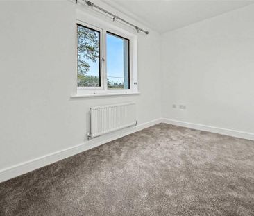 4 bedroom semi-detached house to rent - Photo 2