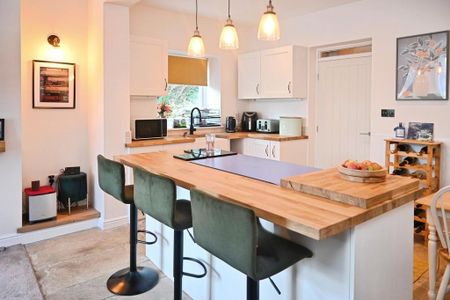 2 bedroom semi-detached house to rent - Photo 2