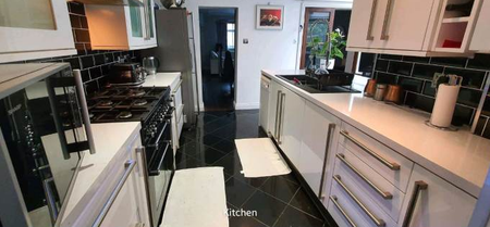 1 bedroom in a house share to rent - Photo 5