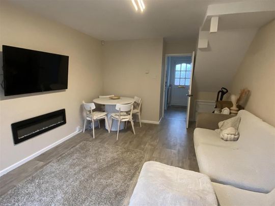 2 bedroom end of terrace house to rent - Photo 1