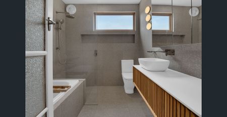 Modern 2-bedroom unit in prime Balwyn location - Photo 5