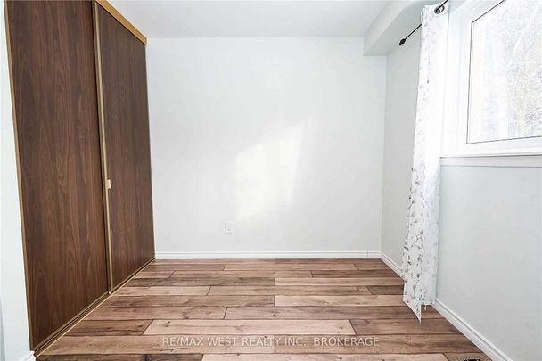 For Lease - 323 Centre Street, Shelburne, Ontario - Photo 1