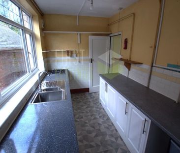 4 bedroom semi-detached house to rent - Photo 3