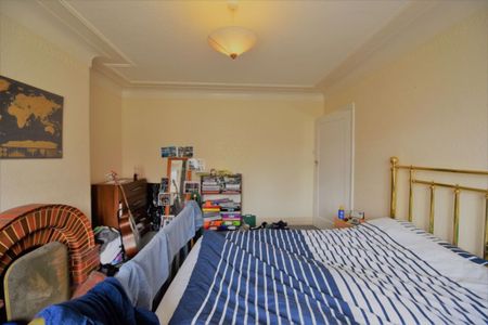 4 bedroom House in Becketts Park Drive, Leeds - Photo 3