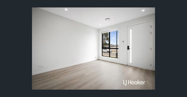 Brand New 3 Bedroom Home - Available Now! - Photo 1