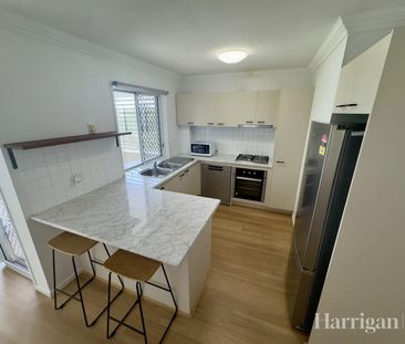 Spacious and Stylish Living in Morningside - Photo 5