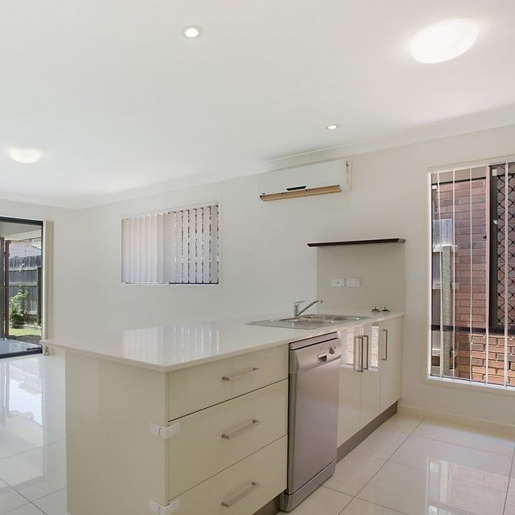 AIR-CONDITIONED HOME WITH 2 LIVING AREAS! - Photo 1