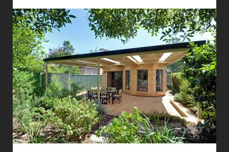 Stylish courtyard home - Photo 2