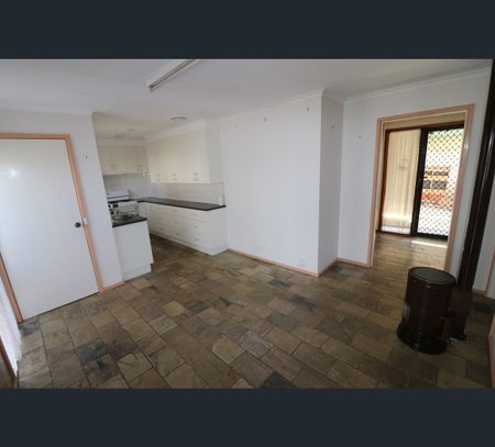 10 Moody Court, Seymour, Vic 3660 - Photo 5
