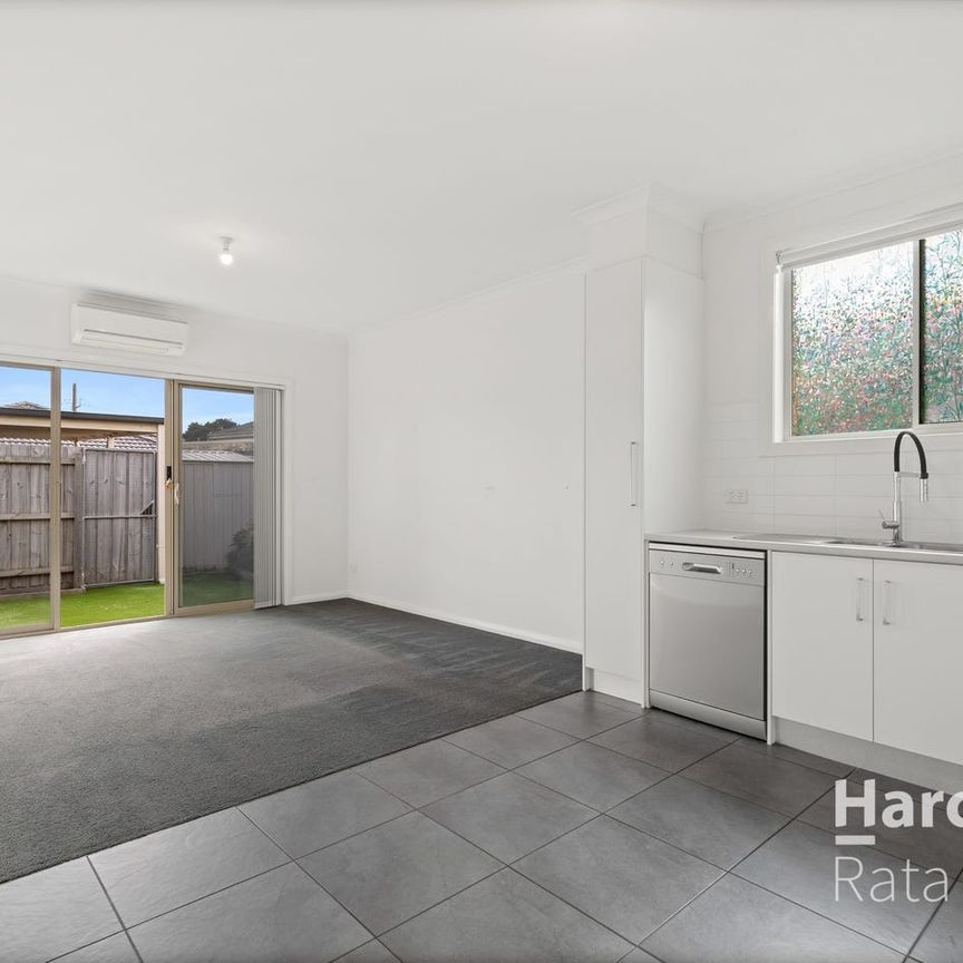 Perfectly Presented Home in a Convenient Location - Photo 1