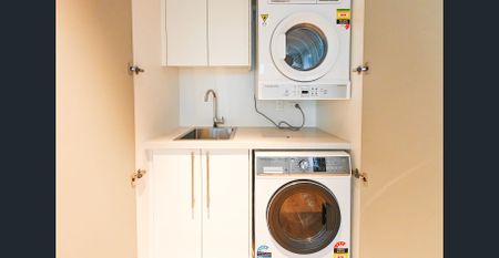 RETIREMENT LIVING – Contemporary Elegance Meets Everyday Practicality - Photo 2