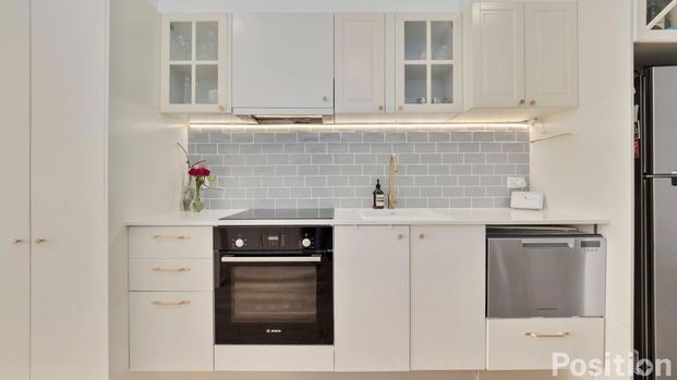 Serene Riverside Living, A Dream Apartment, Overlooking the Majestic Brisbane River. - Photo 1