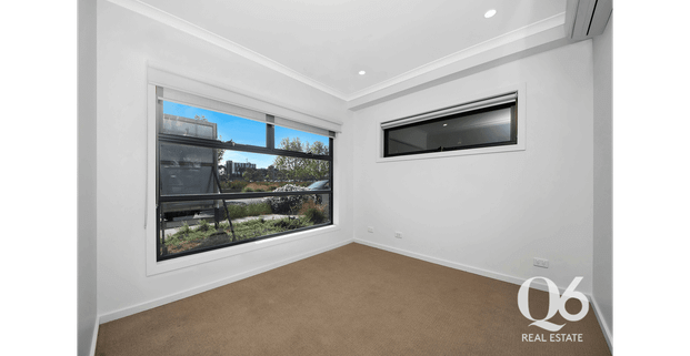 Beautiful Family Home with Lake View!! - Photo 1