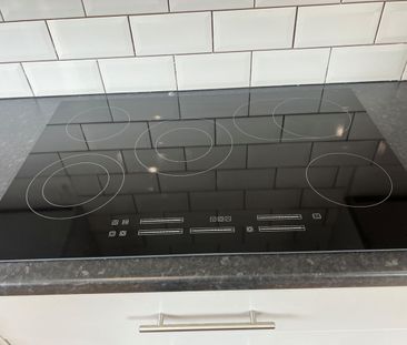 6 Bed Semi-Detached House, Birch Grove, M14 - Photo 4