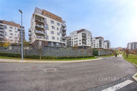 Slunný 2+kk s balkonem v Rezidenci Zelené město - Photo 5