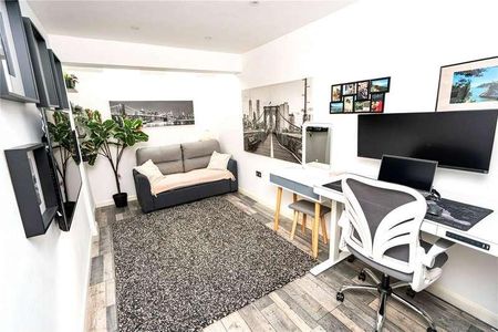 Manor Waye, Uxbridge, Middlesex, UB8 - Photo 5