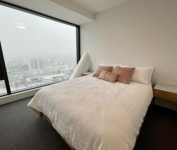 Stunning Two Bedroom Apartment - Photo 3