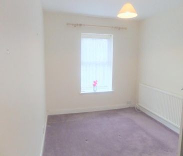 2 bedroom end of terrace house to rent - Photo 4