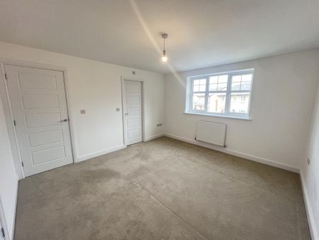 4 bedroom detached house to rent - Photo 3