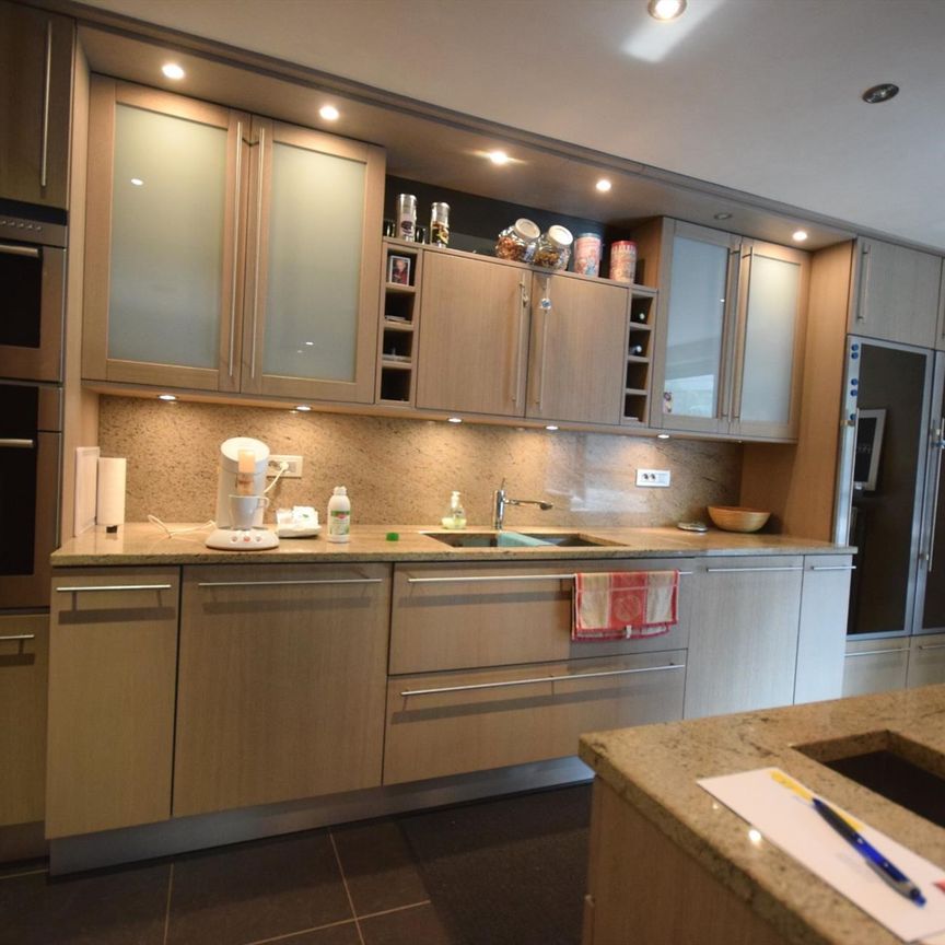 WONING MET ZONNIGE STADSTUIN - Foto 1