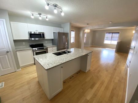 #18 8304 11 Avenue Southwest - Photo 2