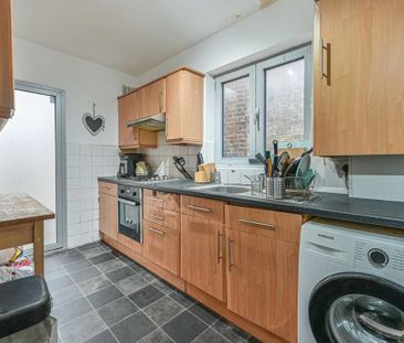 3 bedroom terraced house to rent - Photo 6