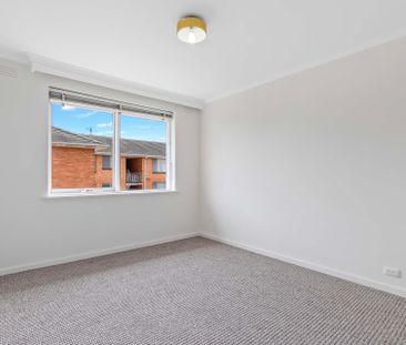 Huge Two Bedroom Apartment Only Moments To Tram & Train - Photo 4