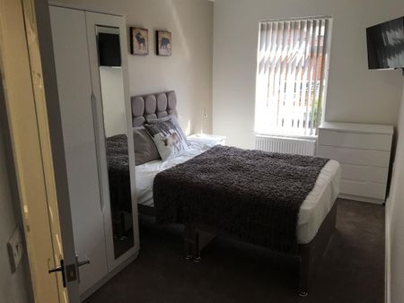 Room 5, Lawton Street, Crewe, CW2 - Photo 3