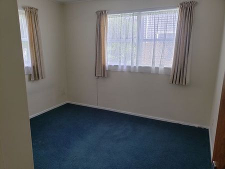 Tidy 2 Bedroom apartment close to city centre - Photo 3