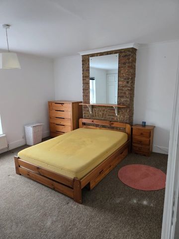 Room in a Shared House, Russell Street, LU1 - Photo 5