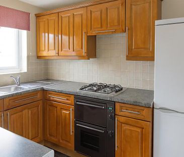 3 bedroom end of terrace house to rent - Photo 4