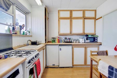 3 bedroom flat to rent - Photo 5