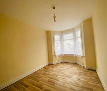4 Bed Terraced House, Harrow Road, IG11 - Photo 1