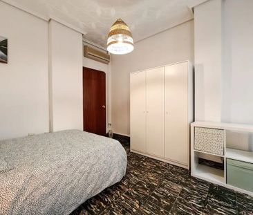 Calle de Castellón, Valencia, Valencian Community 46004 - Photo 3