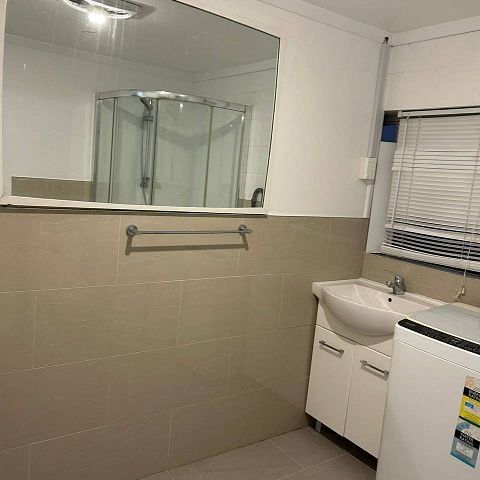 Newly renovated and cozy granny unit/ 1 bedroom - Photo 1
