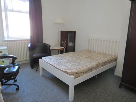 3 bedroom terraced house to rent - Photo 4