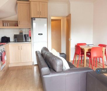 4 bedroom flat to rent - Photo 2