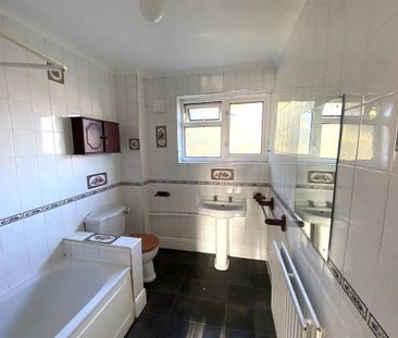 3 bedroom end of terrace house to rent - Photo 6