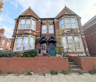 Flat to rent on - Photo 2
