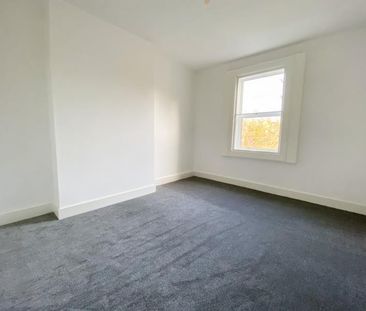 4 bedroom flat to rent - Photo 3