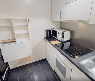 Comfortable Studio in Eaux-Vives | Washer, WiFi & Great Transport L... - Photo 2
