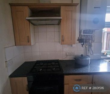 3 bedroom terraced house to rent - Photo 4