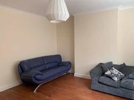 5 bedroom semi-detached house to rent - Photo 2