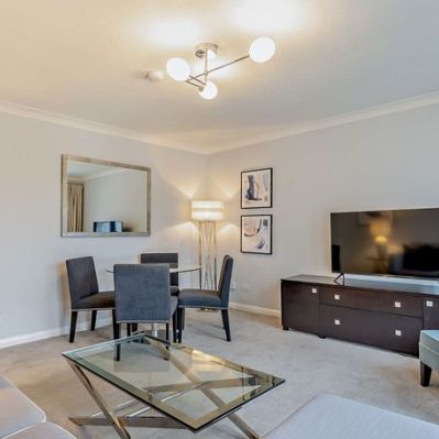 Two Bedroom Flat to rent in London - Photo 1