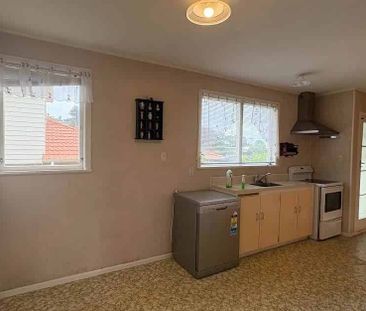 4 Bedroom Family Home In Coastal Beach Haven - Photo 1