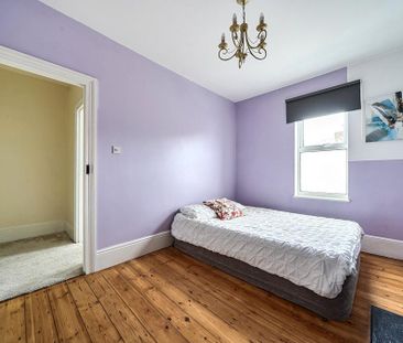 4 bedroom end of terrace house to rent - Photo 6