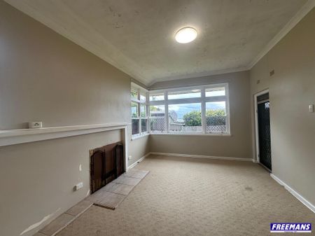 Lovely Brick Home on Corner Block – Great Shed! - Photo 3