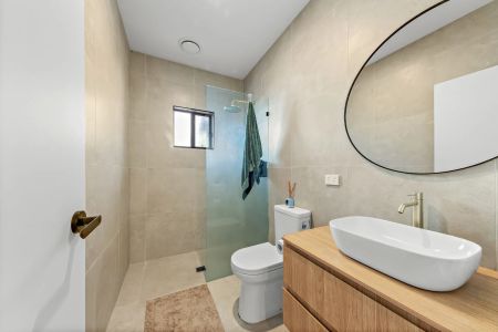 Huge 2 Bedroom Unit...Electricity Included! Fantastic Location! - Photo 4