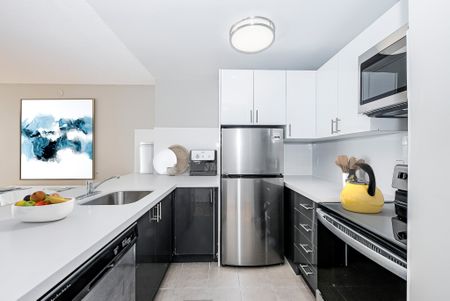 Bachelor Apartment - Photo 4