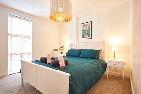 2 Bed Flat, Hornbeam Way, M4 - Photo 3